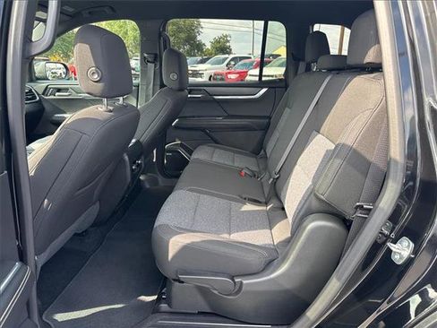 Used 2025 GMC Acadia Elevation image 13