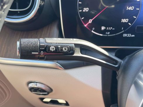 Used 2023 Mercedes-Benz GLC 300 4MATIC image 25