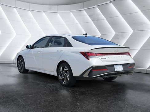 Used 2025 Hyundai Elantra Sport FWD image 5