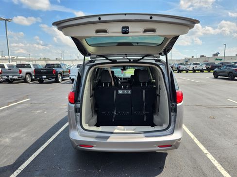 Used 2021 Chrysler Voyager Lxi FWD image 10