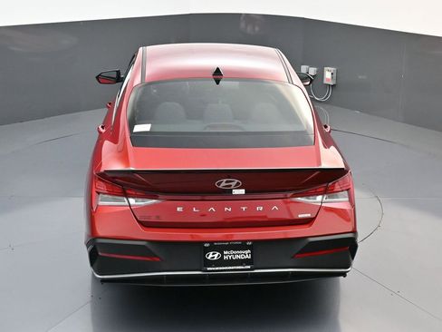 Certified 2025 Hyundai Elantra SEL image 17