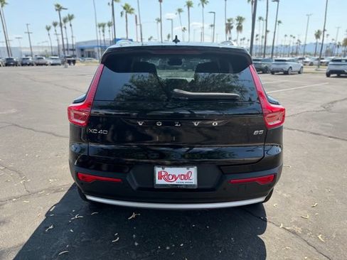 Used 2025 Volvo XC40 B5 Core AWD/4WD image 17