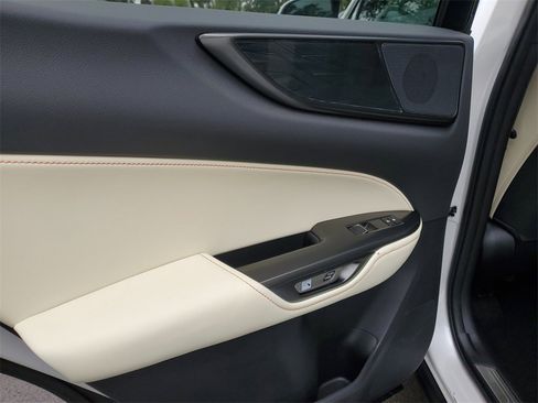 Used 2024 Lexus NX 250 FWD w/ Premium Package image 9