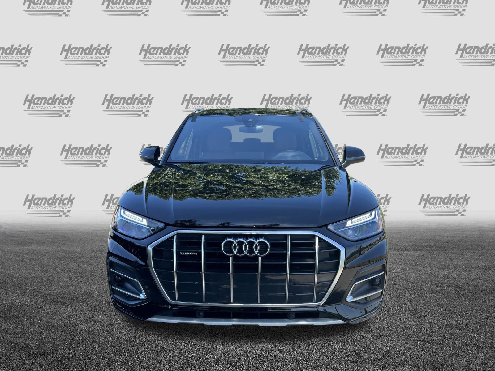 Used 2023 Audi Q5 2.0T Premium w/ Convenience Package AWD/4WD image 3