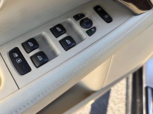 Used 2016 Volvo XC70 T5 Platinum w/ Protection Package image 16