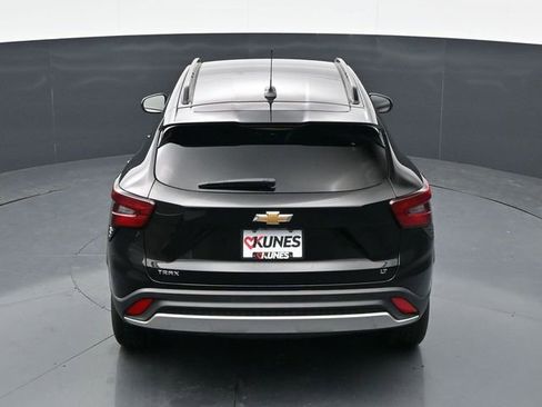 Used 2025 Chevrolet Trax LT w/ LT Convenience Package FWD image 31