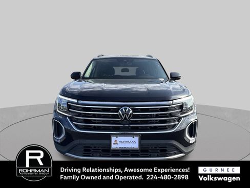 Used 2025 Volkswagen Atlas SE AWD/4WD image 3