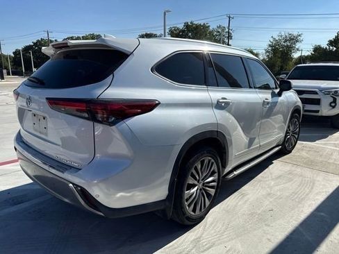 Used 2021 Toyota Highlander Platinum AWD/4WD image 7