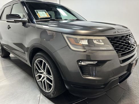 Used 2018 Ford Explorer Sport image 3