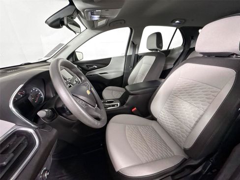 Used 2020 Chevrolet Equinox LS FWD image 3