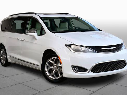 Used 2019 Chrysler Pacifica Limited image 3