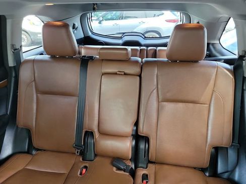 Used 2017 Toyota Highlander Limited Platinum FWD image 10