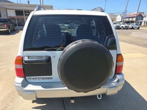 Used 2001 Chevrolet Tracker LT AWD/4WD image 4