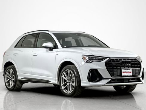 Used 2025 Audi Q3 2.0T Premium w/ Convenience Package image 7