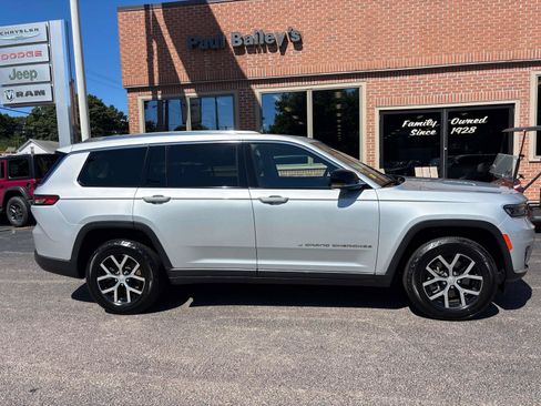 Used 2023 Jeep Grand Cherokee L Limited AWD/4WD image 34