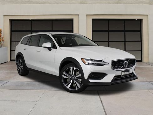 New 2026 Volvo V60 B5 Cross Country Plus w/ Climate Package image 19