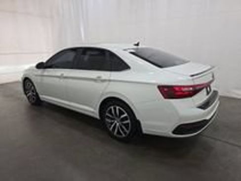 Used 2026 Volkswagen Jetta SE FWD image 17