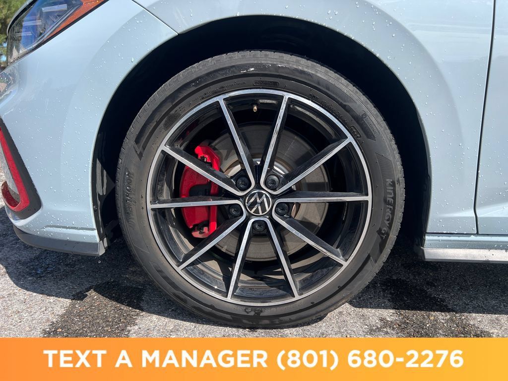 Used 2025 Volkswagen Jetta GLI Autobahn FWD image 9