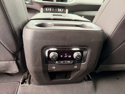 Used 2023 GMC Yukon SLT AWD/4WD image 25