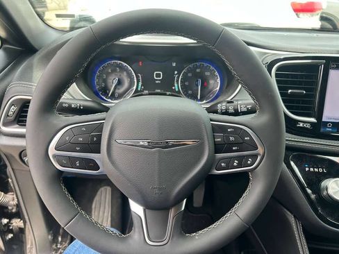 Used 2026 Chrysler Pacifica Limited FWD image 13