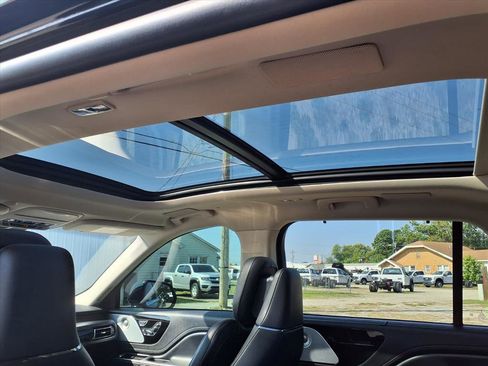 Used 2020 Lincoln Aviator Reserve w/ Equipment Group 201A image 13