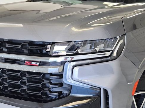 Used 2022 Chevrolet Tahoe Z71 w/ Luxury Package AWD/4WD image 9