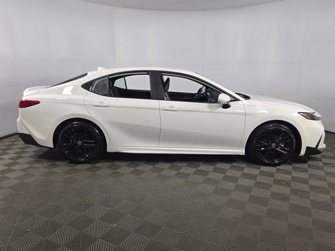 Used 2025 Toyota Camry SE image 10