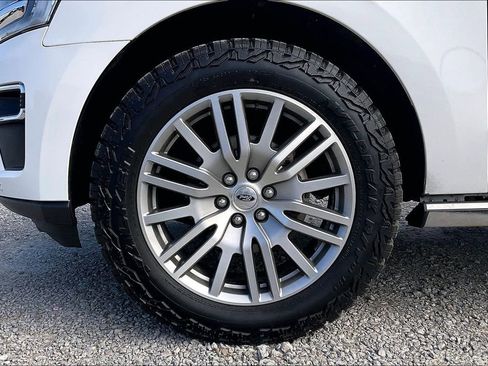 Used 2022 Ford Expedition Max Limited image 8