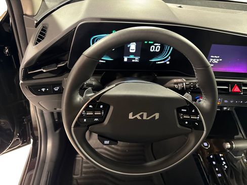 Certified 2023 Kia Niro SX Touring FWD image 19