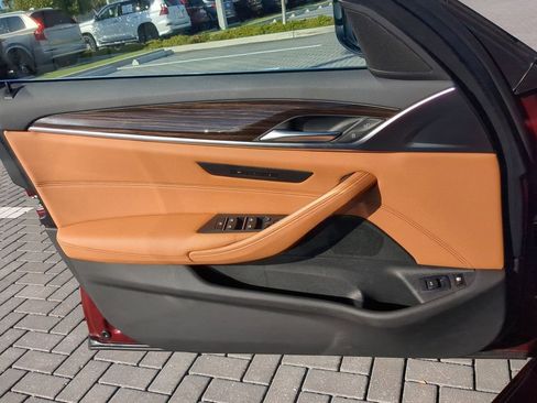 Used 2023 BMW 530e w/ Convenience Package image 32