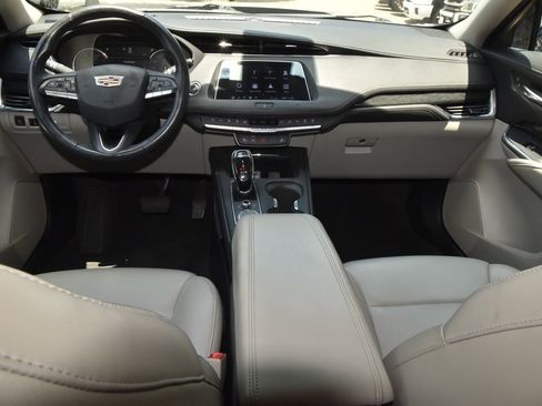 Used 2020 Cadillac XT4 Premium Luxury w/ Cold Weather Package FWD image 16
