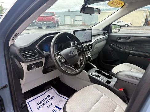 Used 2024 Ford Escape Active w/ Tech Pack #1 AWD/4WD image 3