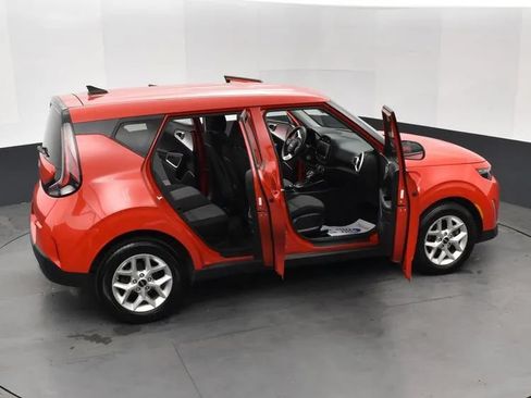 Used 2023 Kia Soul LX w/ Option Group 015 FWD image 6