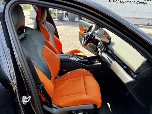 Used 2025 BMW M5 Base AWD 4dr Sedan w/ Executive Package image 30