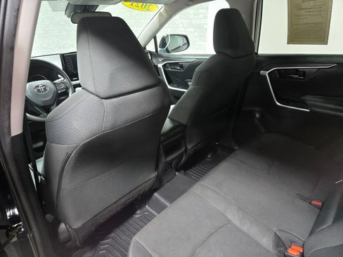 Used 2021 Toyota RAV4 LE AWD/4WD image 33