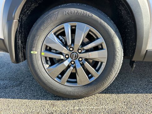 New 2025 Nissan Pathfinder SV w/ Black Appearance Package image 18