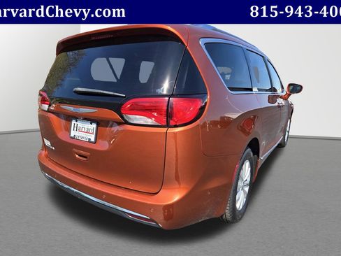Used 2018 Chrysler Pacifica Touring-L Plus w/ Advanced Safetytec Group FWD image 4