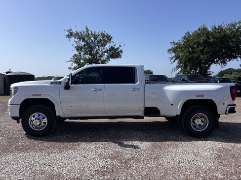 Used 2021 GMC Sierra 3500 Denali w/ Denali Ultimate Package AWD/4WD image 2