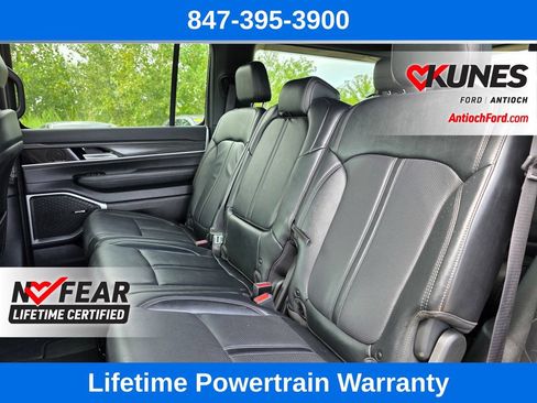 Used 2024 Jeep Wagoneer Series II w/ Flexible Seating Group AWD/4WD image 17