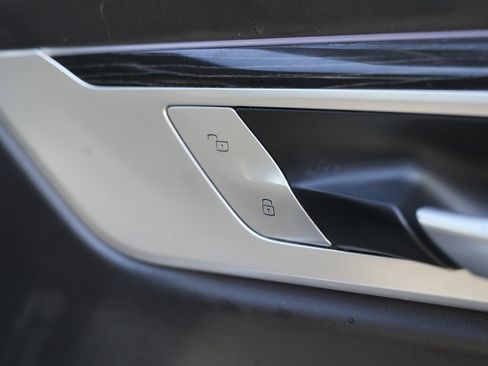 Used 2019 BMW 750i xDrive image 36