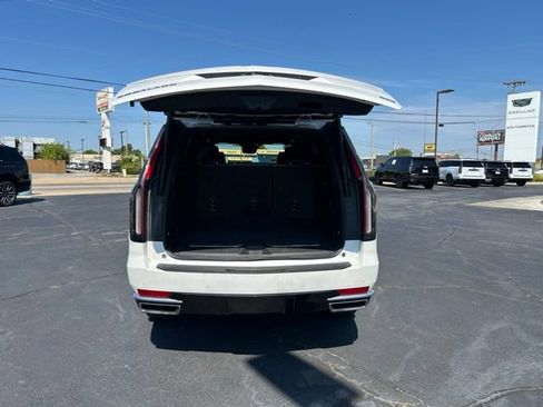Used 2023 Cadillac Escalade Premium Luxury AWD/4WD image 9