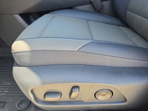 New 2026 Chevrolet Equinox LT w/ Convenience Package II FWD image 29