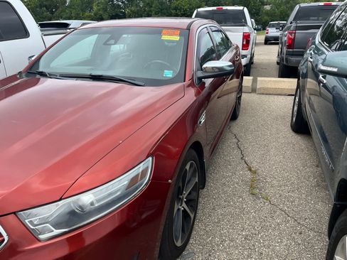 Used 2014 Ford Taurus Limited w/ Equipment Group 301A FWD image 6