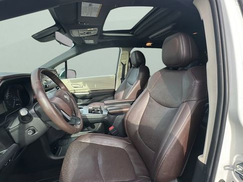 Used 2022 Toyota Sienna Platinum image 12