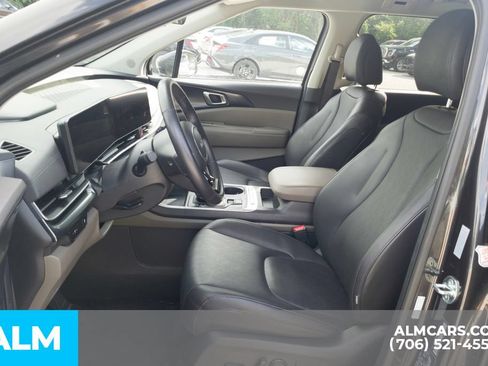 Used 2025 Kia Carnival FWD image 6