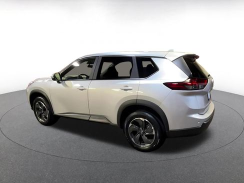 Used 2025 Nissan Rogue SV image 10