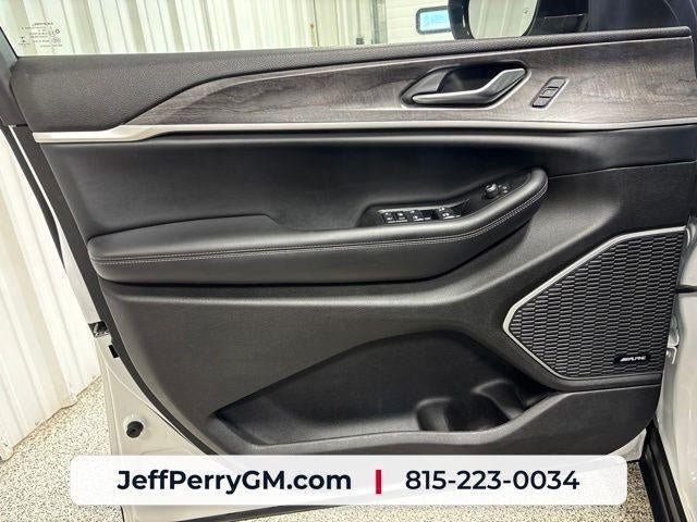 Used 2022 Jeep Grand Cherokee L Limited AWD/4WD image 12