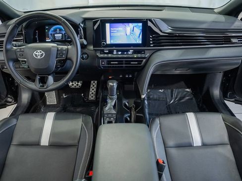 Used 2025 Toyota Camry SE image 17