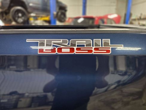 Used 2021 Chevrolet Silverado 1500 LT Trail Boss w/ Bed Protection Package AWD/4WD image 11