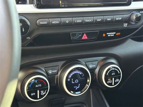 Used 2025 Hyundai Venue Limited image 24